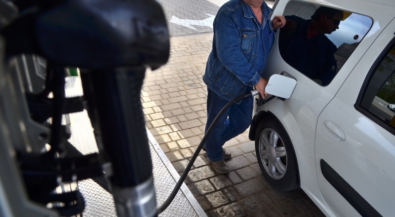 Водители могут не беспокоиться о «здоровье» своих авто - доля некачественного бензина на российских АЗС уменьшается с каждым годом. Фото Анны КАДНИКОВОЙ.