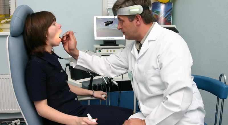 Просьба оплатить работу стоматолога наличными вызывает подозрения в законопослушности медучреждения.