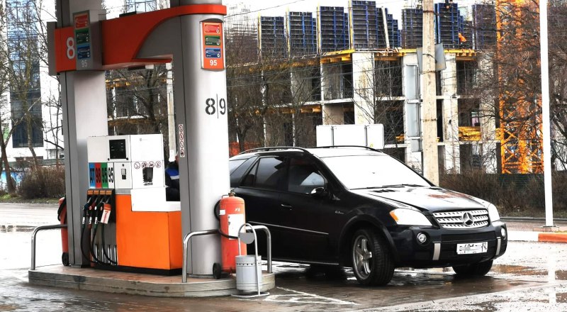 Бензин в Крыму остаётся одним из самых дорогих в России. Выше цены на Сахалине и Чукотке.