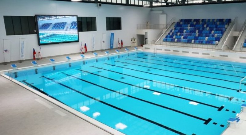 50-метровый олимпийский бассейн размером 52,5 на 25 метров разделён на 10 дорожек. Фото пресс-службы Совета министров Крыма.