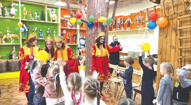 Гуляет Масленица. Фото Владимира ПЕТРОВА.