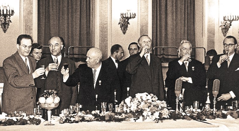 Плоды этой хрущёвской амнистии 1955 года мы пожинаем до сих пор. Фото РИА Новости.