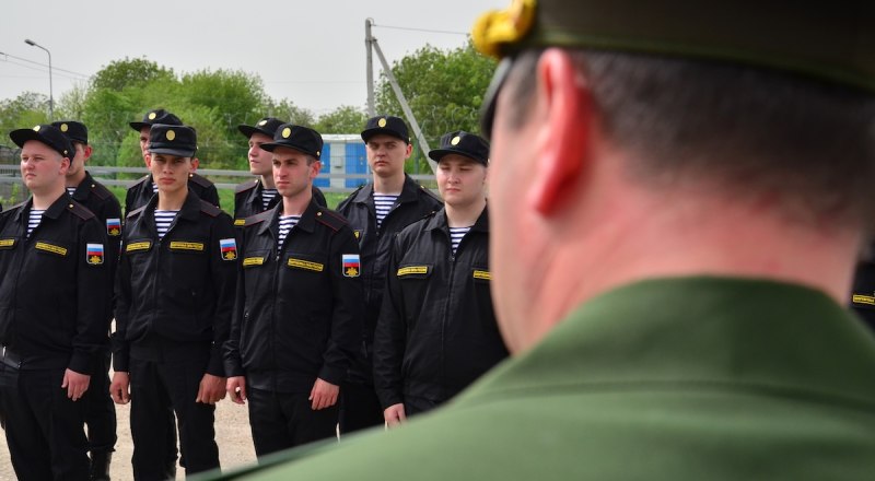 Служи, сынок, как дед служил. А дед на службе не тужил!