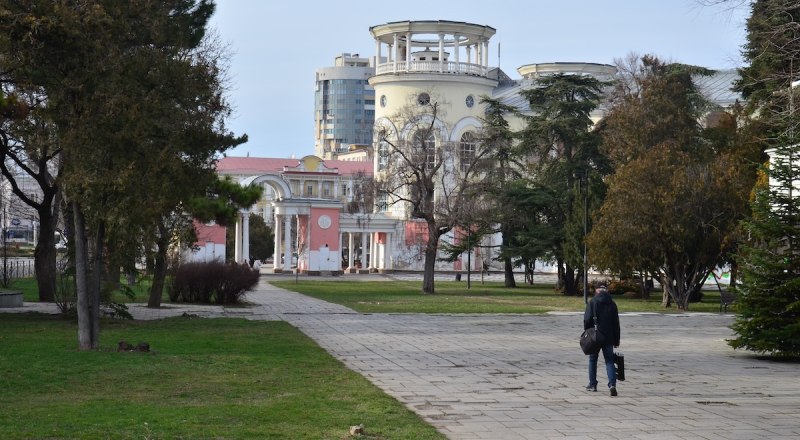 В этом году территория к кинотеатру «Симферополь» от арки до Екатерининского сада в Симферополе будет благоустроена.