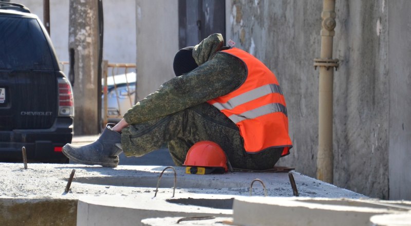 Для тех, кто работает на свежем воздухе, законом предусмотрены дополнительные перерывы на обогрев и отдых.