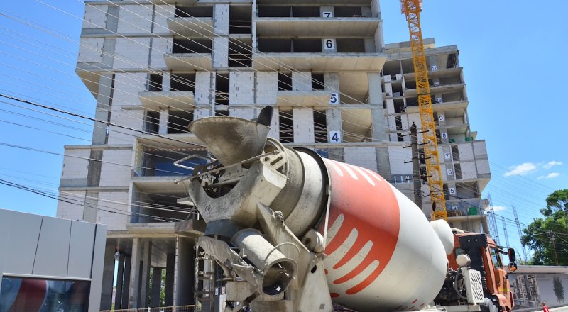 Строительство продолжается, деньги у девелоперов есть. 