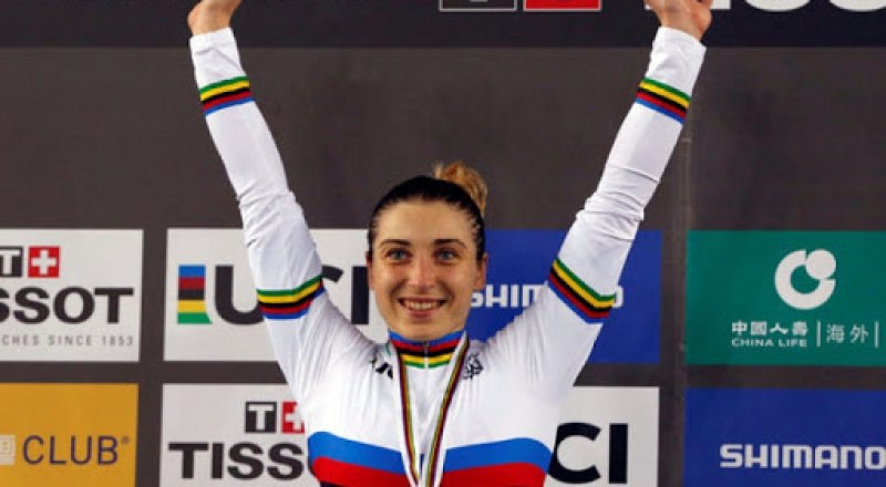 Вот она, обладательница первого мирового рекорда россиян в нынешнем году, заслуженный мастер спорта России Дарья Шмелёва.