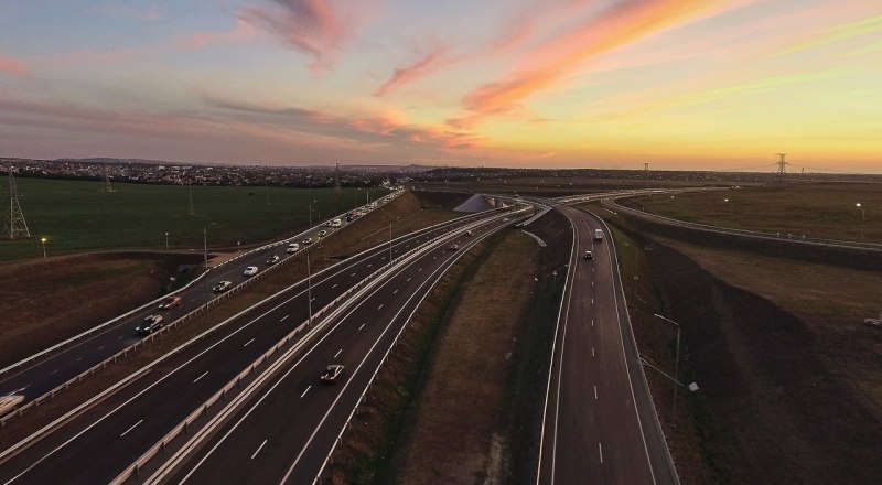  В первые сутки после открытия рабочего движения от Керчи до Севастополя по трассе «Таврида» проехало более 30000 автомобилей.