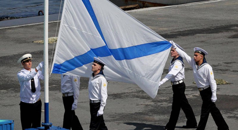 Андреевский флаг - символ военных моряков.Фото с сайта topwar.ru
