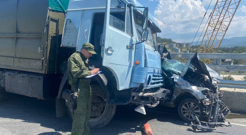 Это последствия одного из ДТП с грузовым автомобилем в Крыму.