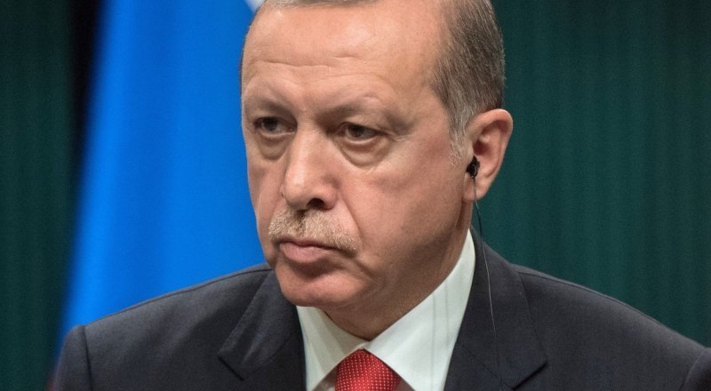 Турецкий лидер, разгневанный повышением США пошлин, предложил России и ряду других стран избавиться от долларовой зависимости и вести взаиморасчёты в национальной валюте.