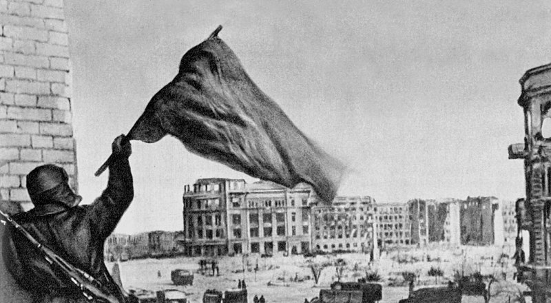 Красное знамя над Сталинградом.
