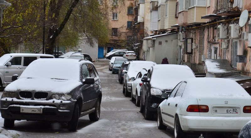 Зимние шины в Крыму вызывают много споров, но в моменты похолодания они спасают жизни.