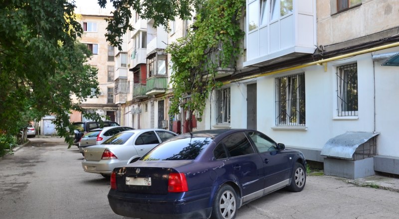 Проблема парковок актуальна для всего полуострова.