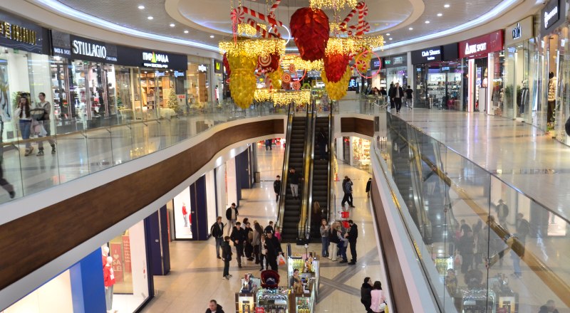 Такие мероприятия - риск для всех, кто их посещает. Торговый центр не был готов к наплыву посетителей. 