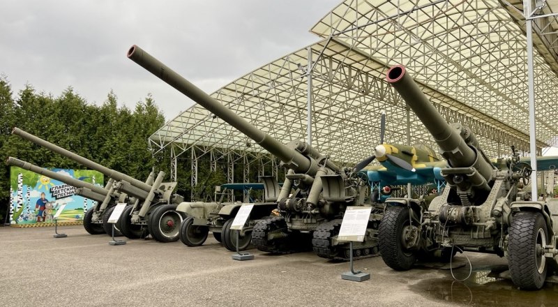 Многие экспонаты поражают своей мощью.