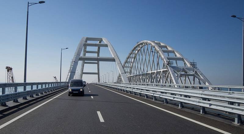 Крымский мост охраняется с моря и воздуха. Фото с сайта topwar.ru