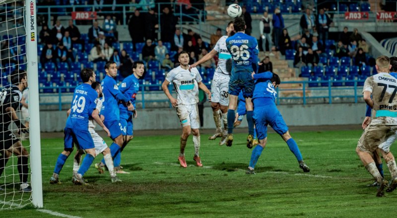 В своё удовольствие! «Севастополь» и «Рубин» одинаково успешно провели последние выездные матчи в ФНЛ-2 в нынешнем сезоне. Фото ФК «Севастополь». 

