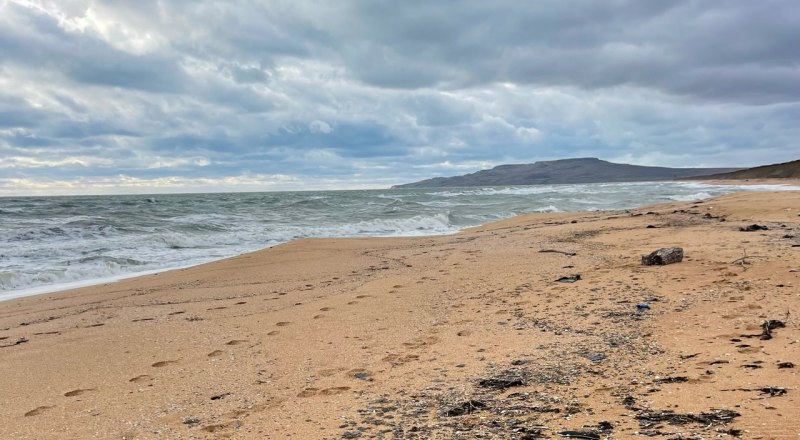 Так выглядит побережье Ленинского района Крыма, рядом с селом Яковенково.