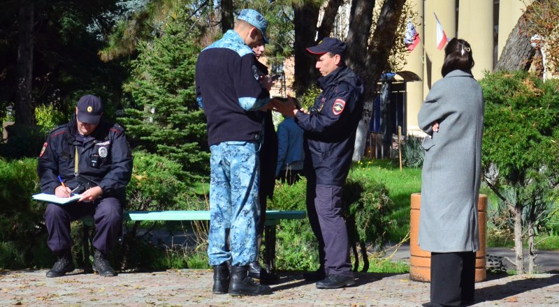 Будьте бдительны, не доверяйте малознакомым людям.