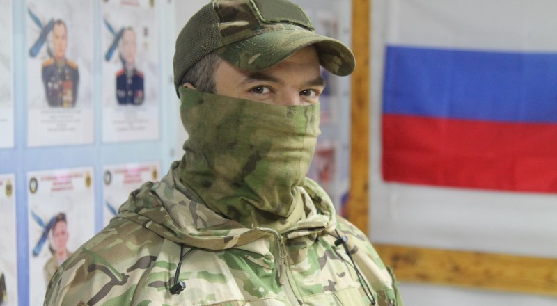  За мужество, образцовое выполнение боевых задач морской пехотинец с позывным «Артист» награждён знаком отличия ордена Святого Георгия - Георгиевским крестом IV степени, медалями «За отвагу», «За боевые отличия», «За службу в морской пехоте» и «Участнику Специальной военной операции».