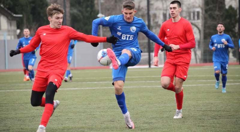 «Севастополь» и «Рубин Ялта» проходят учебно-тренировочные сборы перед сезоном в ЛЕОН-второй лиге Б России по футболу. Фото ФК «Севастополь».