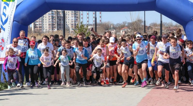 Бегут все! В Саках прошёл масштабный легкоатлетический забег под названием «Кросс нации».