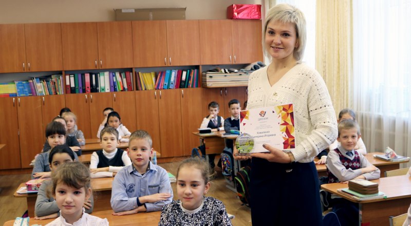 Екатерина Коваленко с учениками.