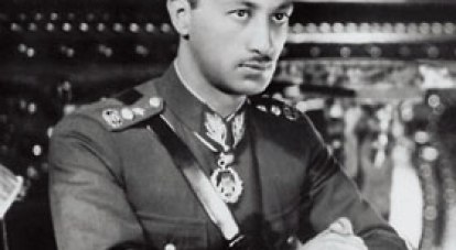 Мухаммед Захир-шах - король Афганистана.