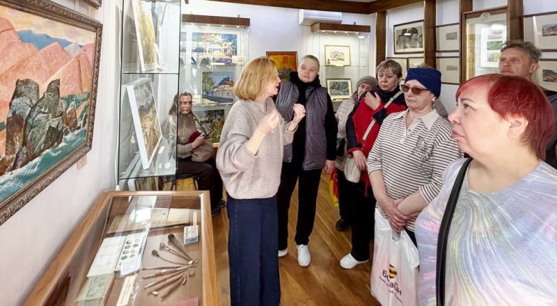 Ольга Олейник на вернисаже. Фото Татьяны Бабенко.