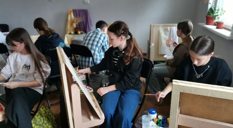 Рисуют дети.