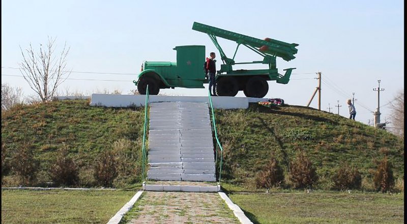 Памятник «Катюше» в Армянске установили к 40-летию Победы.