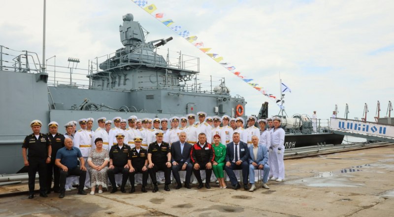 На церемонии приёма МРК «Циклон» в состав Черноморского флота.
