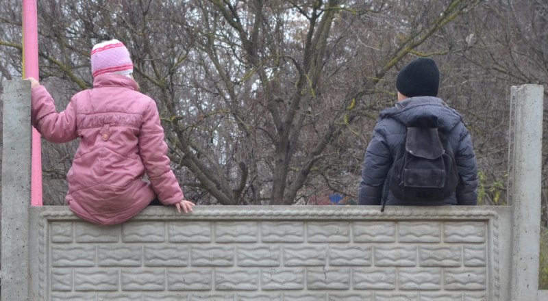 Зачастую подростки оказываются очень жестоки к своим сверстникам.
