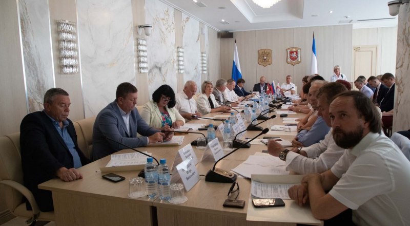 Совместное заседание крымских и севастопольских законодателей.