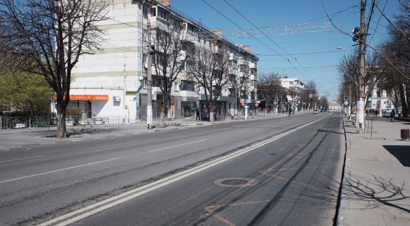 Пустые улицы Симферополя во время прошлогоднего режима жёсткой самоизоляции.
