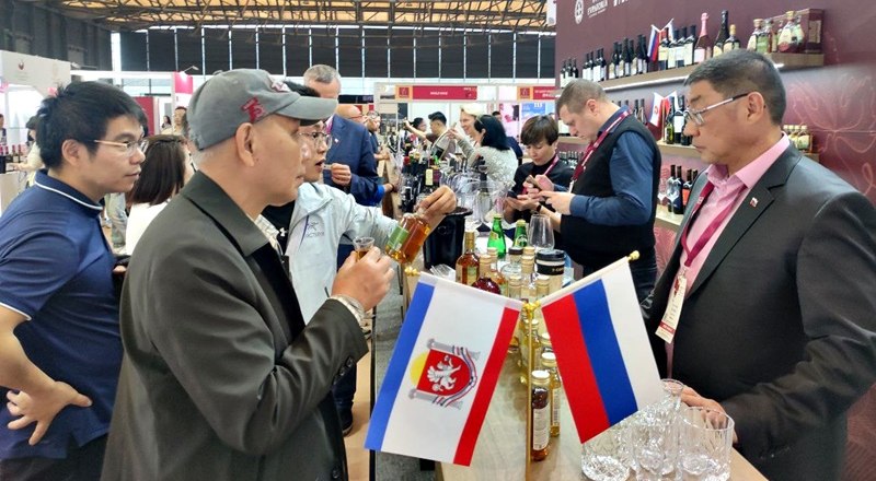 Крымский стенд на винной выставке в Шанхае вызвал большой интерес у гостей и участников форума.