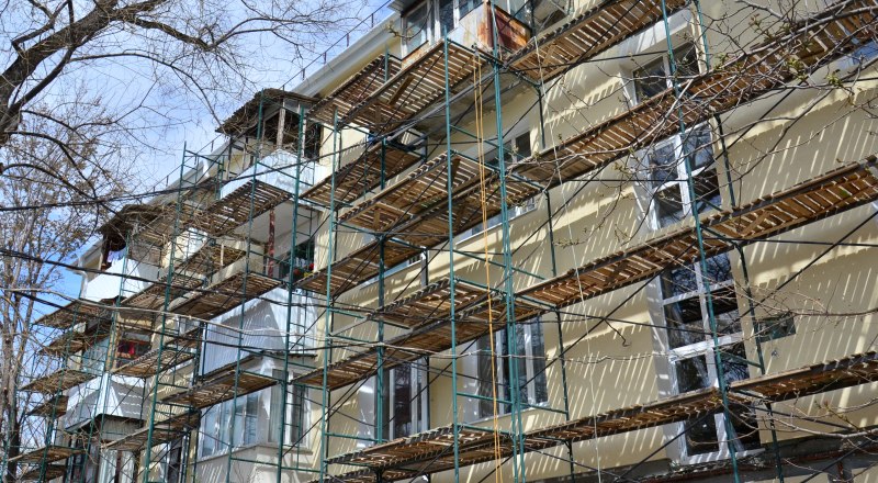 Помимо новых зданий, в Крыму приводят в порядок и давно построенные.