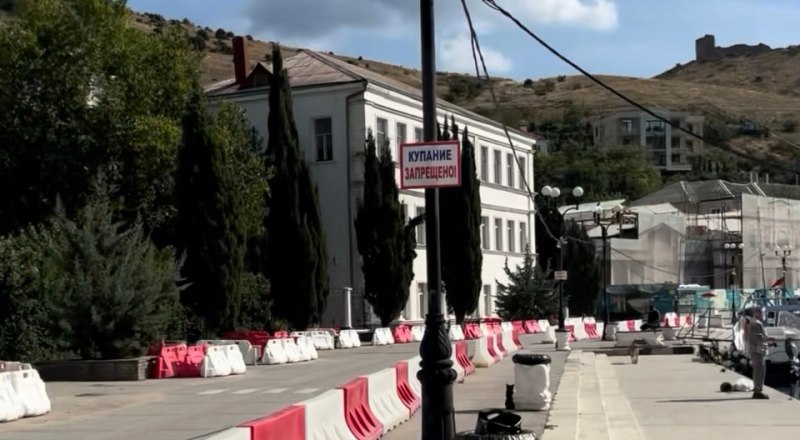 Прогулка по набережной Балаклавы сейчас выглядит так.