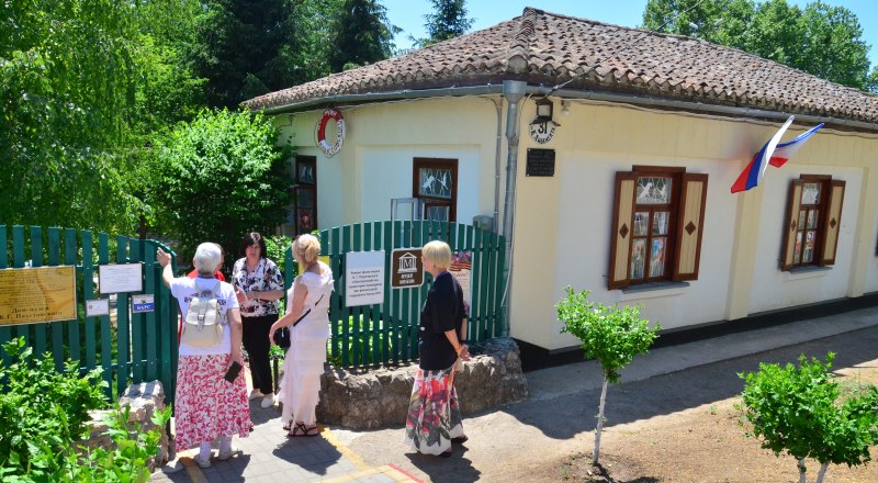 Эта часть полуострова не так раскручена, но она тоже обладает своими преимуществами. 