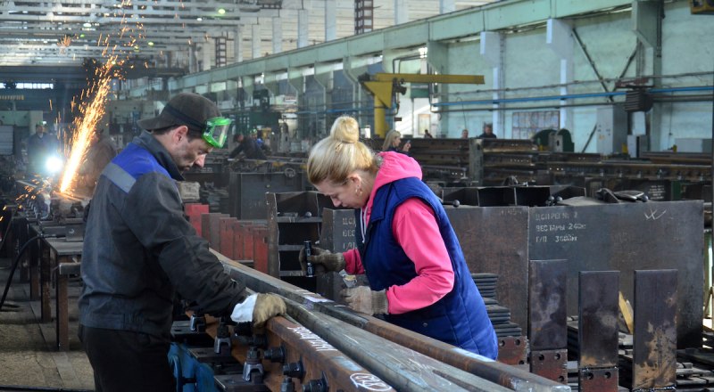 Развитие отечественного производства вывело российскую экономику в десятку крупнейших в мире. Фото Анны КАДНИКОВОЙ.