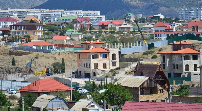 Частные дома последнее время строили в большом количестве.