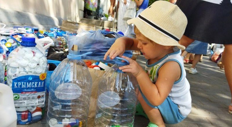 Сбор отходов - это часто семейное мероприятие, в котором участвуют даже дети.