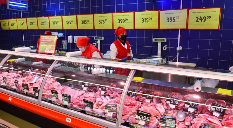Из-за недопроизводства мяса в России, снижаются его поставки на прилавки и перерабатывающие предприятия. Фото: Анны Кадниковой
