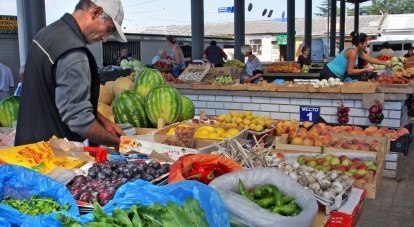 Дисбаланс спроса и предложения негативно отразился на стоимости крымских овощей и фруктов. Покупать крымское - зачастую дорогое удовольствие.