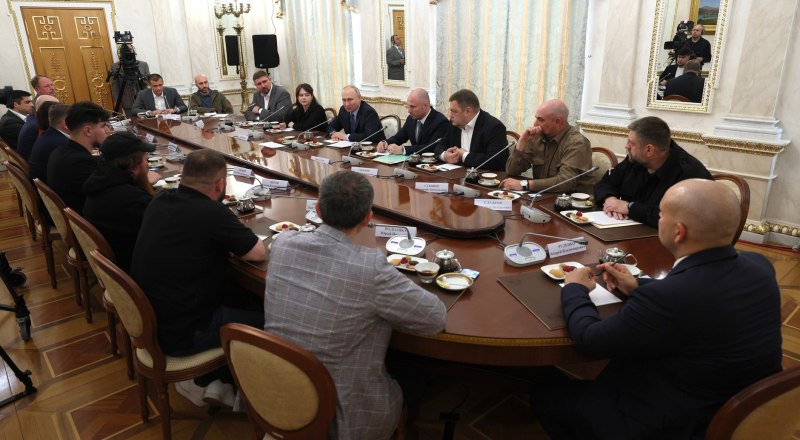 Встреча президента России с военкорами, журналистами и любимцами публики.