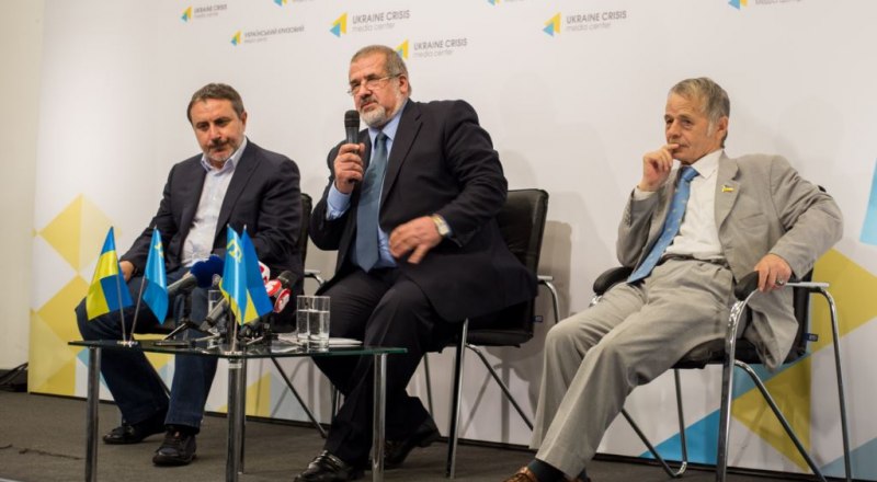 Ленур Ислямов, Рефат Чубаров, Мустафа Джемилев (слева направо).