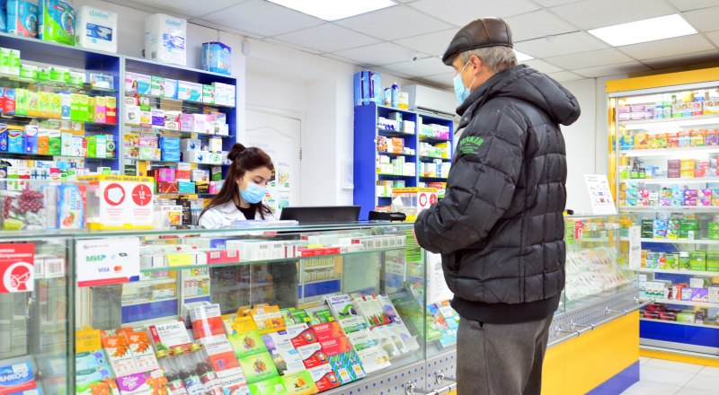 Сейчас в некоторых аптеках можно сделать предзаказ и забрать нужное лекарство, как только оно появится.