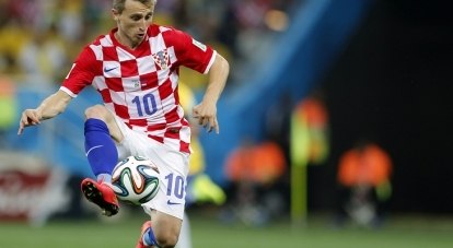 С мячом один из героев первого тура Евро-2016 хорват Лука Модрич.