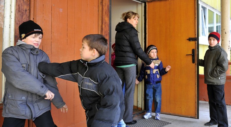 Намеренное и неоднократное агрессивное поведение наносит вред другому ребёнку. Фото Владимира ПЕСНИ/РИА Новости.